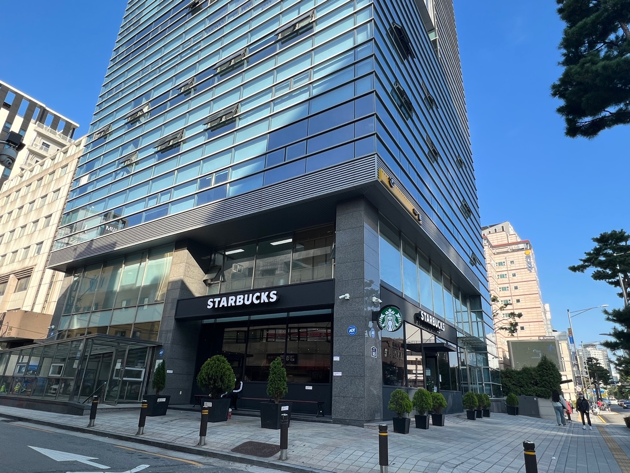 Starbucks Sindang Station Branch (스타벅스 신당역점) 2
